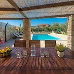 Σπίτι διακοπών Debora With Private Pool And Backyard, Pet Friendly