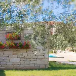 Debora With Private Pool And Backyard, Pet Friendly Σπίτι διακοπών