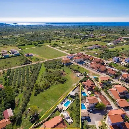 Debora With Private Pool And Backyard, Pet Friendly Vakantiehuis