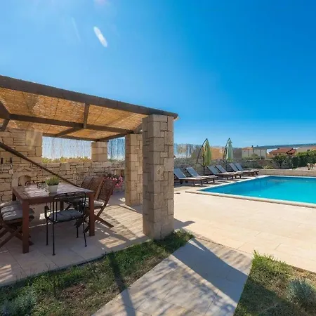 Debora With Private Pool And Backyard, Pet Friendly Vakantiehuis *