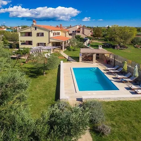 Debora With Private Pool And Backyard, Pet Friendly * Vodnjan