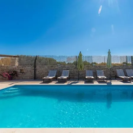 بيت للعطل Debora With Private Pool And Backyard, Pet Friendly