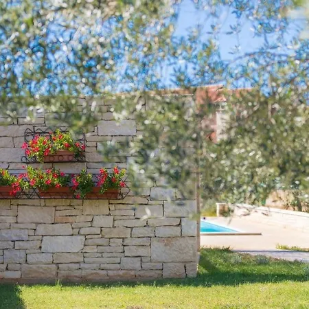 Debora With Private Pool And Backyard, Pet Friendly Vakantiehuis