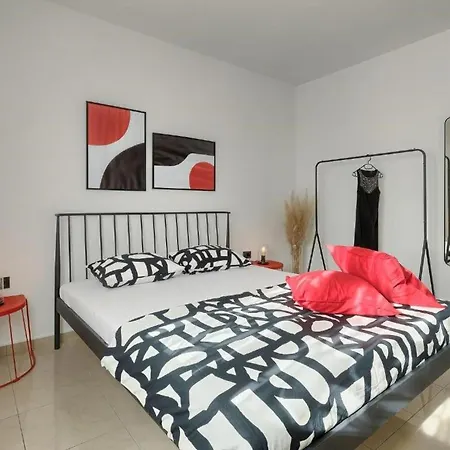 Debora With Private Pool And Backyard, Pet Friendly Vakantiehuis *