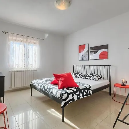 Vakantiehuis Debora With Private Pool And Backyard, Pet Friendly *