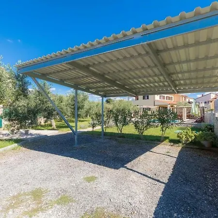 Debora With Private Pool And Backyard, Pet Friendly Vakantiehuis