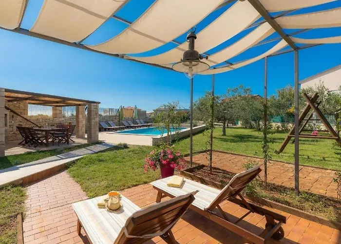 Holiday home Debora With Private Pool And Backyard, Pet Friendly