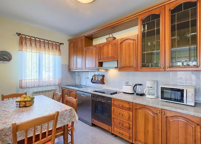 Debora With Private Pool And Backyard, Pet Friendly Holiday home *