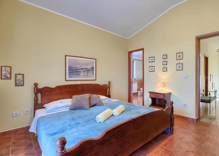 Debora With Private Pool And Backyard, Pet Friendly Holiday home Vodnjan