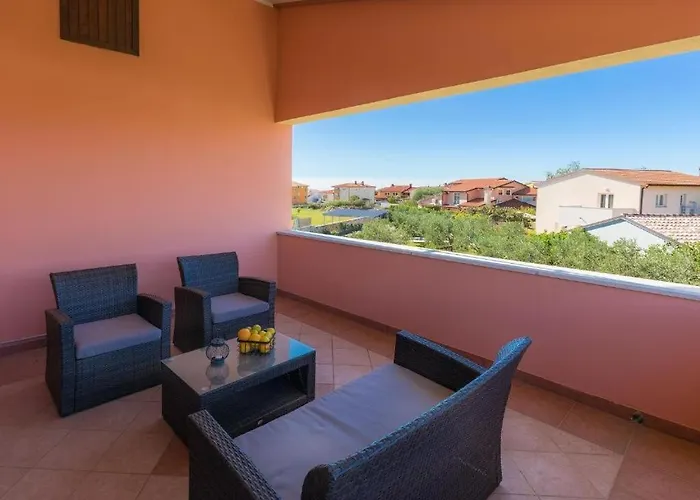 Debora With Private Pool And Backyard, Pet Friendly Vodnjan