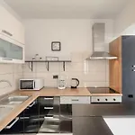 Debora With Private Pool And Backyard, Pet Friendly