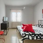 Debora With Private Pool And Backyard, Pet Friendly *
