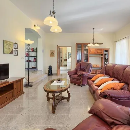 펜션 Debora With Private Pool And Backyard, Pet Friendly *