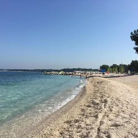 Nyaraló Debora With Private Pool And Backyard, Pet Friendly Vodnjan