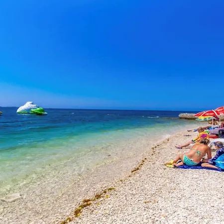 Debora With Private Pool And Backyard, Pet Friendly *