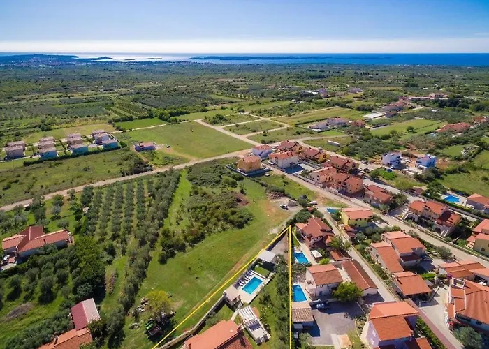 Debora With Private Pool And Backyard, Pet Friendly Ferienhaus