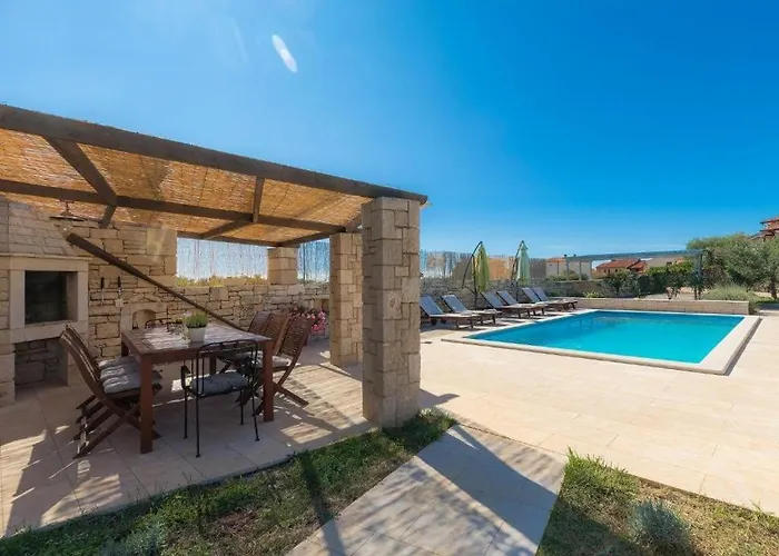 Debora With Private Pool And Backyard, Pet Friendly Nyaraló *