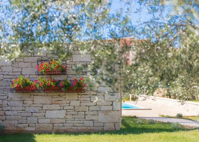 Debora With Private Pool And Backyard, Pet Friendly Nyaraló