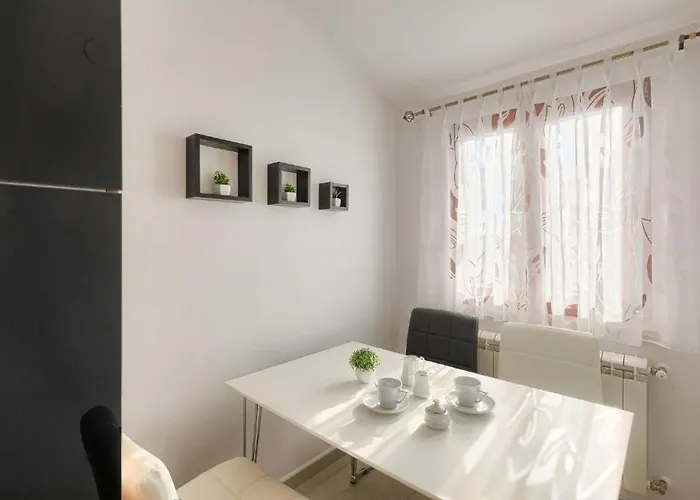 Debora With Private Pool And Backyard, Pet Friendly 펜션 *