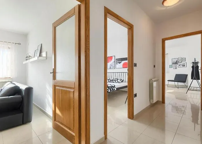 Debora With Private Pool And Backyard, Pet Friendly Nyaraló *