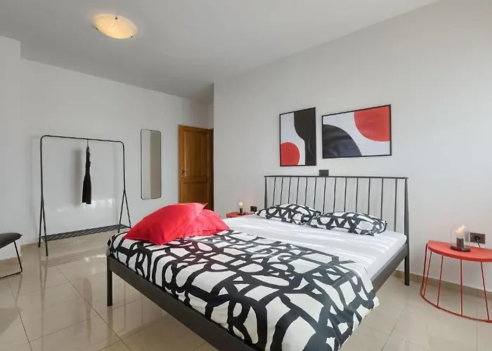 Debora With Private Pool And Backyard, Pet Friendly 펜션 *