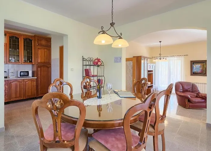 Debora With Private Pool And Backyard, Pet Friendly 펜션 *