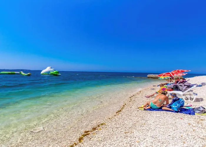 Debora With Private Pool And Backyard, Pet Friendly *